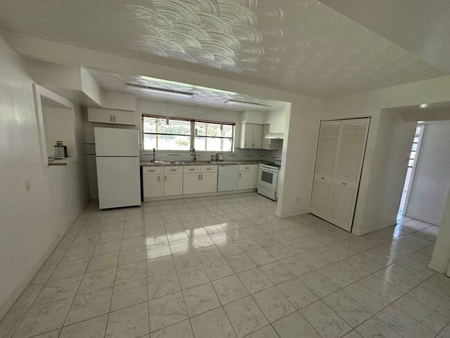 Photo - Spacious 2BR 2BA Home w/ Laundry on site + Driveway Parking + Patio & Yard in Miami