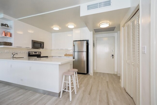 5601 Collins Ave Unidad 1204