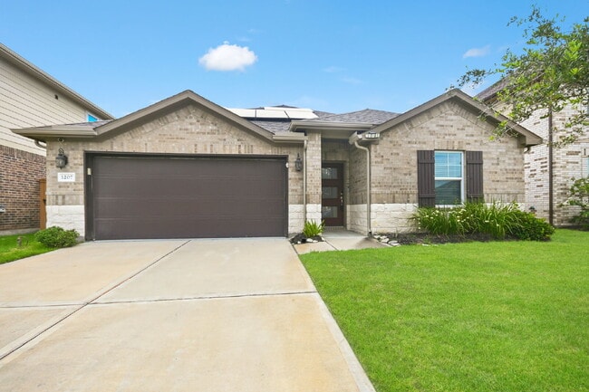 Building Photo - Gorgeous 3/2 in Sierra Vista with a Backyard Oasis!