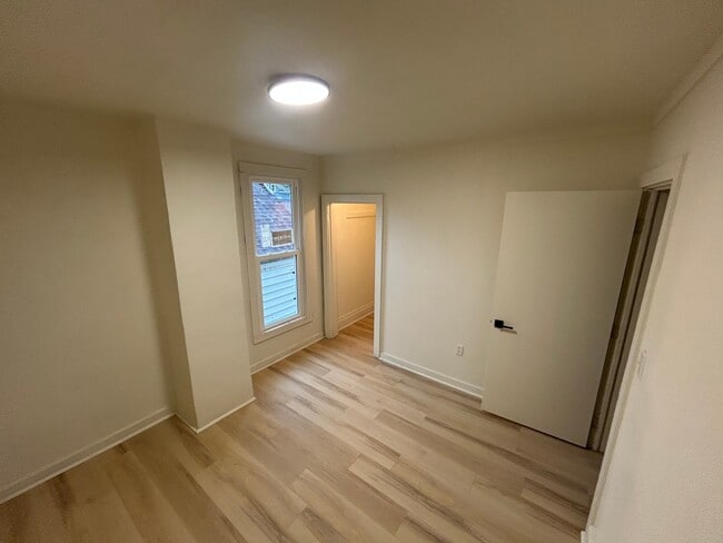 232 Ferris St Unit 3