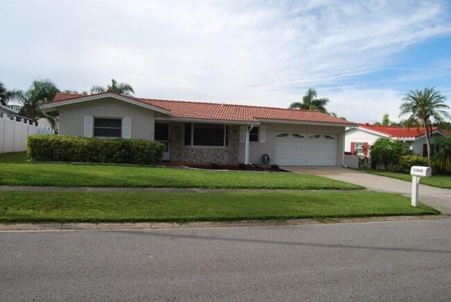 Building Photo - SEMINOLE HOME IN DESIRABLE CANTERBURY CHASE
