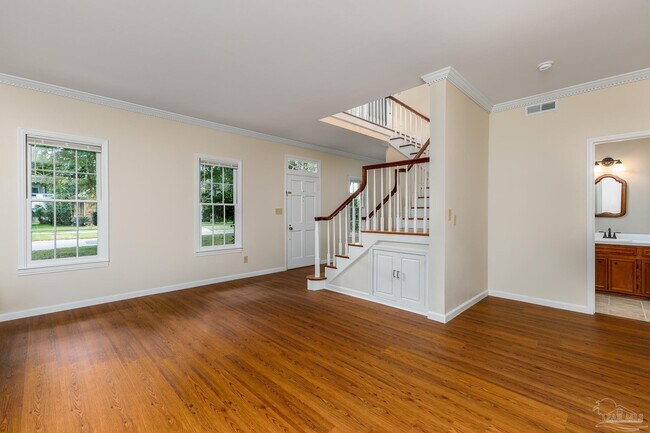 Photo - 424 W Lee St