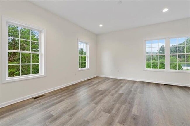 Photo - 5 BED 2.5 BATH HOME LOCATED IN BLACKSBURG