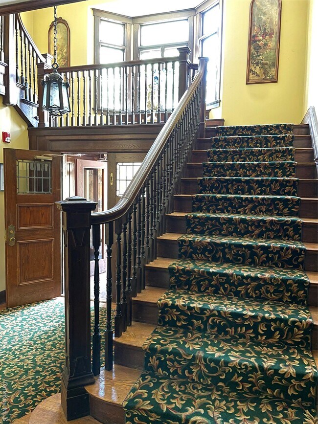 Photo - 139 S Broadway Unit 3