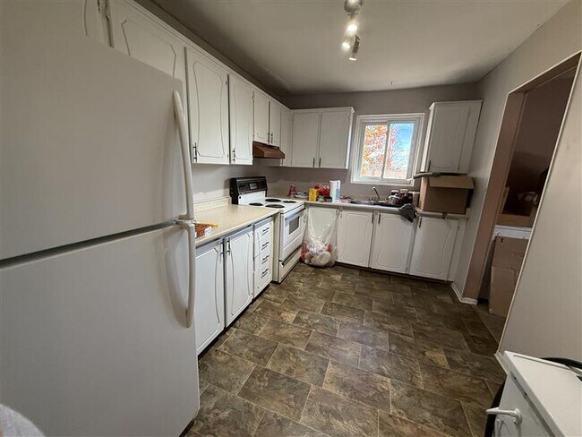 Photo - 24 Kings Ct Unit 1