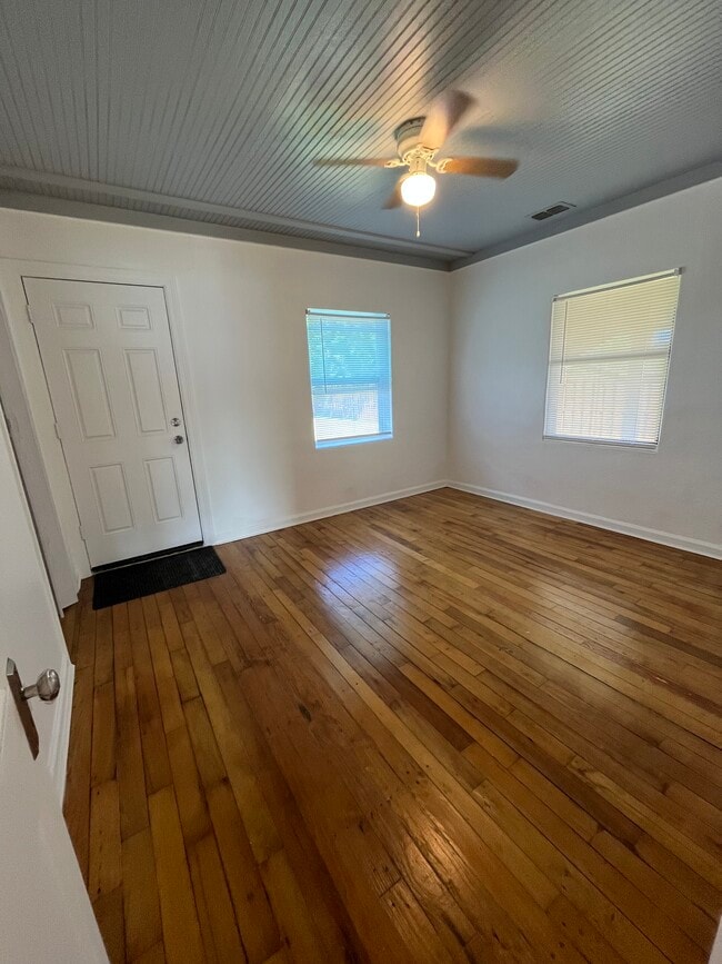 Photo - 412 Riverside Dr