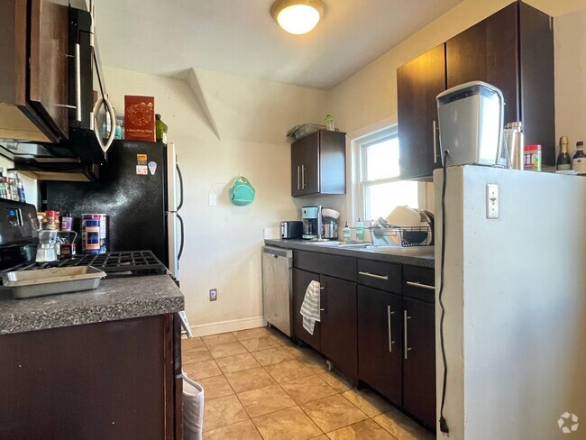 Building Photo - Parker St 3-Bed Rental