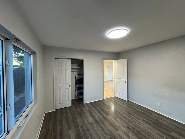 Photo - 140 NE 19th Ave