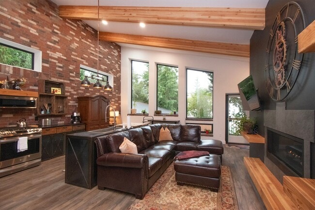 Photo - 392 Buck Loop Rd