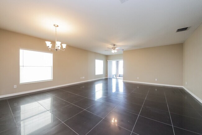 Photo - 4921 Windbourne Way