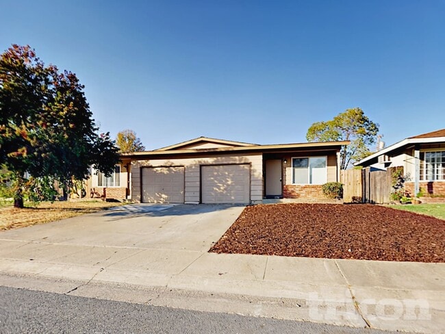 Building Photo - 10069 Lincoln Village Dr