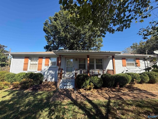 Building Photo - 300 McAlpine Dr SE