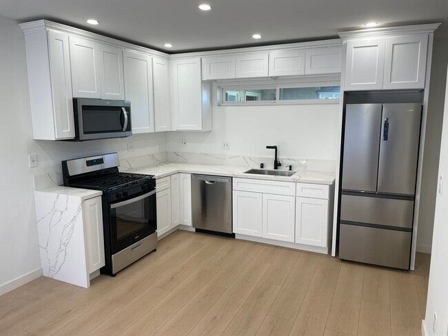 Photo - 6914 McLaren Ave