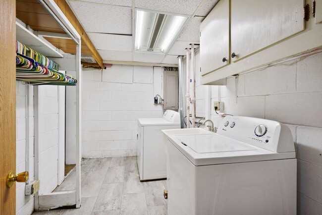 Photo - 5060 Hughes Ave NE