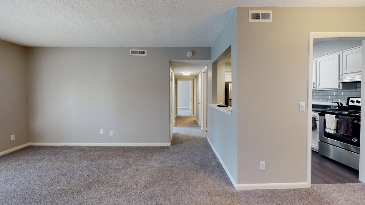 Photo - Crest at East Cobb Apartments