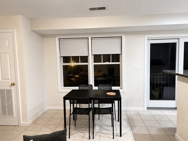 Photo - 260 Main St Unidad 305