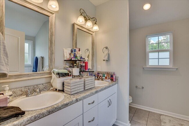 Photo - Available NOW Beautiful 3-Bedroom Home in ...