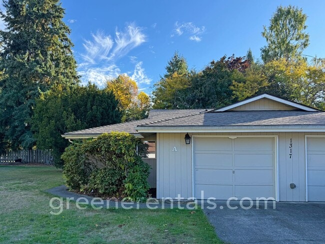 2BD/1B Lacey Duplex with Large Yard and Ga... - 2BD/1B Lacey Duplex with Large Yard and Ga...