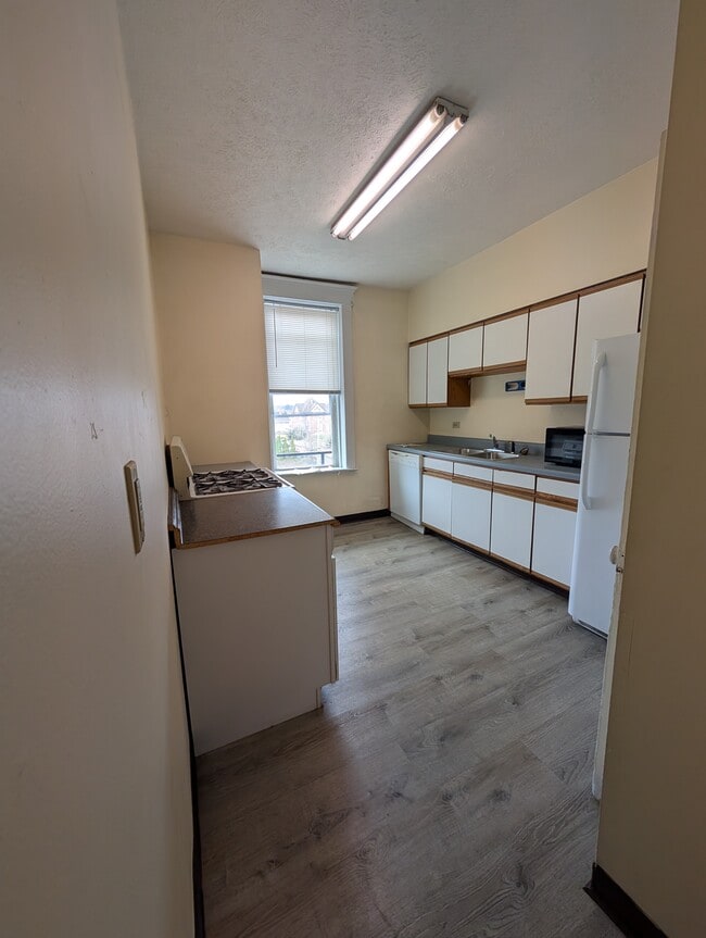 Photo - 2009 University Ave Unit 1