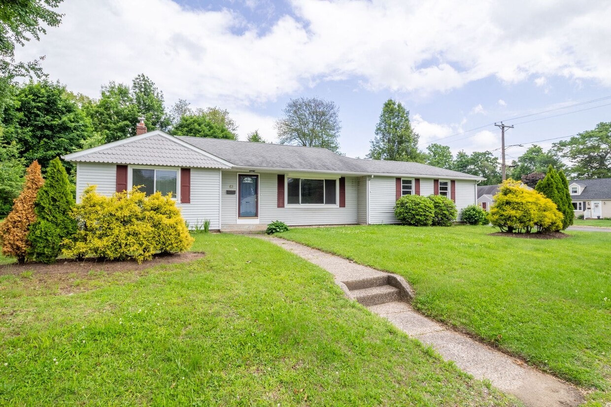 Updated 2 Bedroom Single Family Home - Updated 2 Bedroom Single Family Home