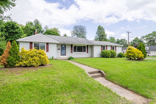 Updated 2 Bedroom Single Family Home - Updated 2 Bedroom Single Family Home