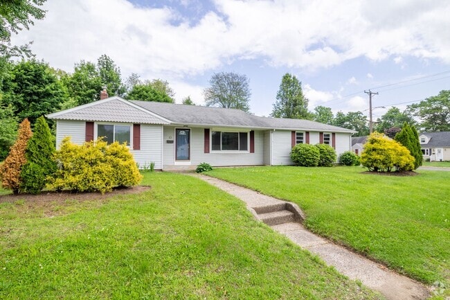 Building Photo - Updated 2 Bedroom Single Family Home