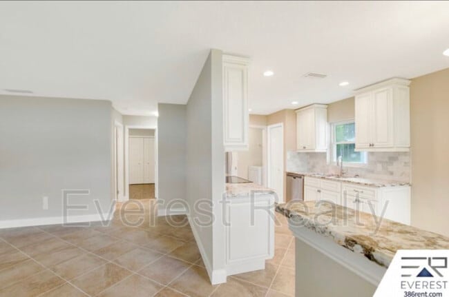 Photo - 92 Rickenbacker Dr