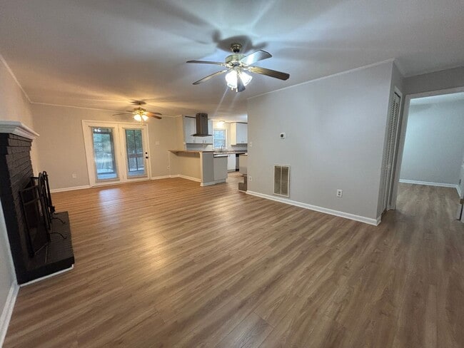 Photo - Updated & Move-In Ready in SE Columbia!