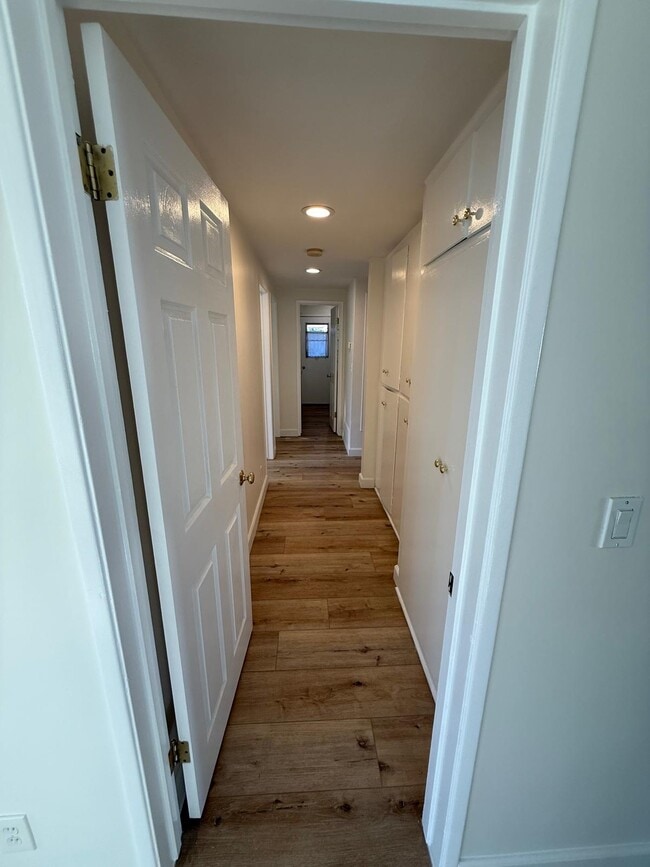 2121 Mignon Way