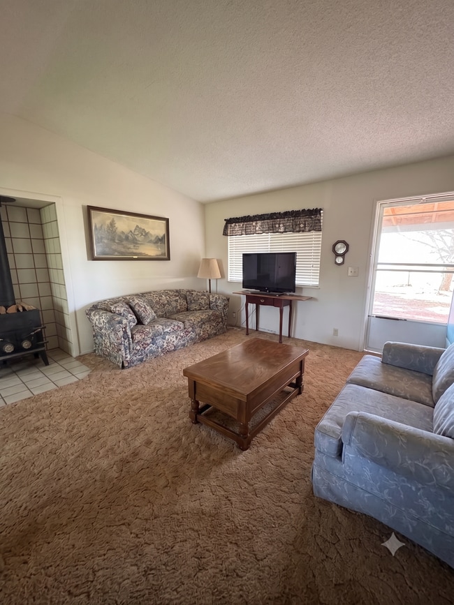 Photo - 686-800 Bamboo Way - Susanville