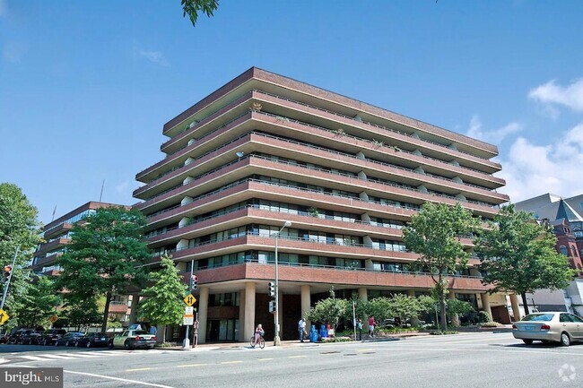 Building Photo - 2555 Pennsylvania Avenue NW Unit 716 Rental