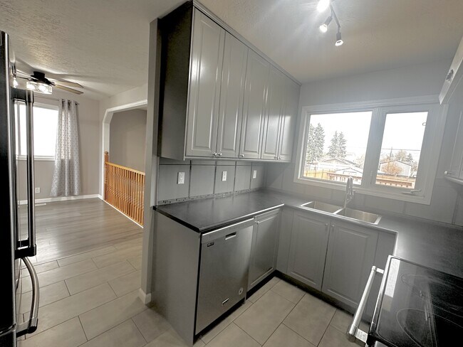 Photo - 8815-878A 78a St