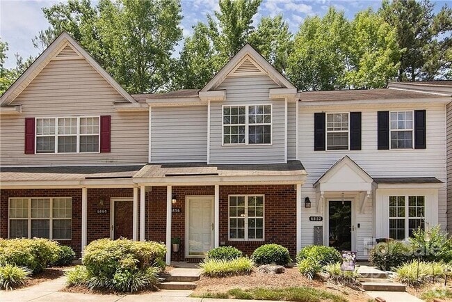 Building Photo - Charming 2BR Townhome in Charlotte