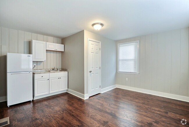 Building Photo - 2004 Unit B Rental