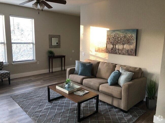 Building Photo - 5501 S Hearsey Dr Rental
