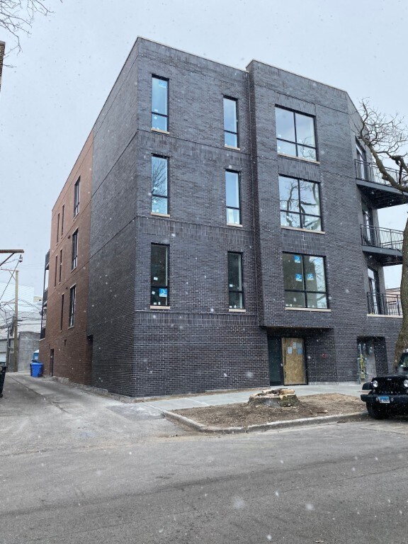 Photo - 1051 W Cornelia Ave Condo Unit 403