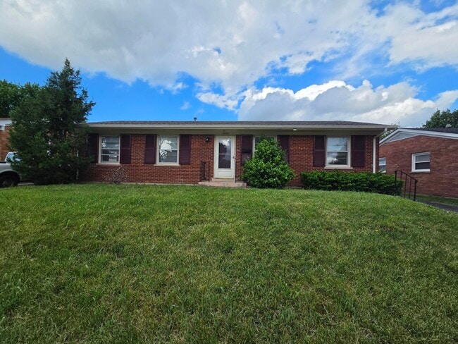 Building Photo - 2144 Tamarack Dr