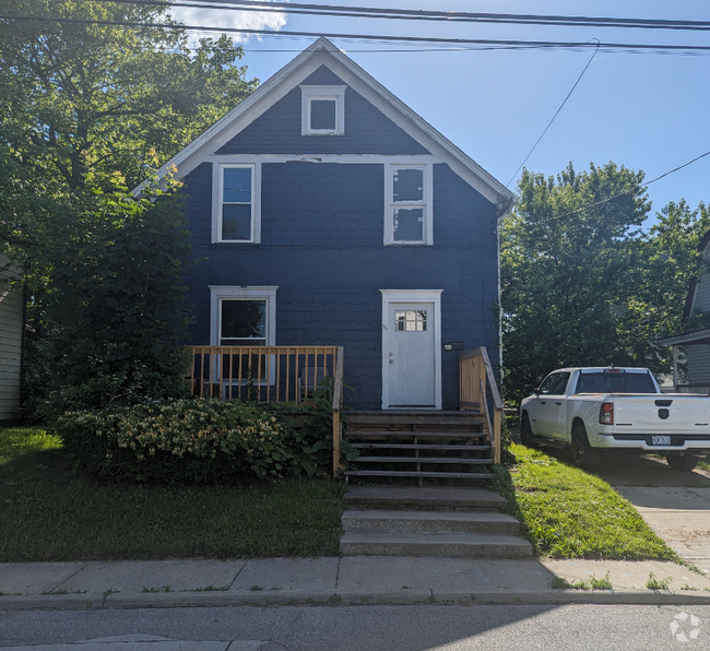 Building Photo - 220 Hamilton Ave Rental