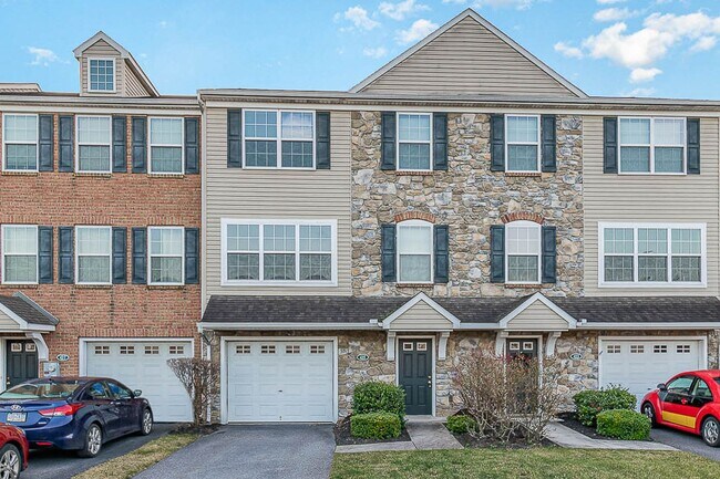 3 Bedroom 2.5 Bathroom Townhouse Located I... - 3 Bedroom 2.5 Bathroom Townhouse Located I...