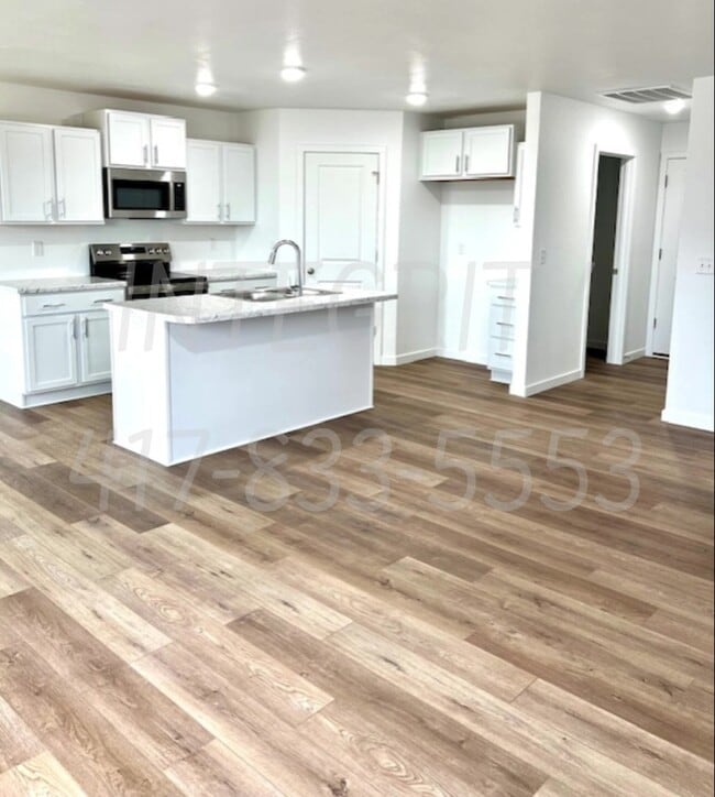 Photo - 478 E Lennox St