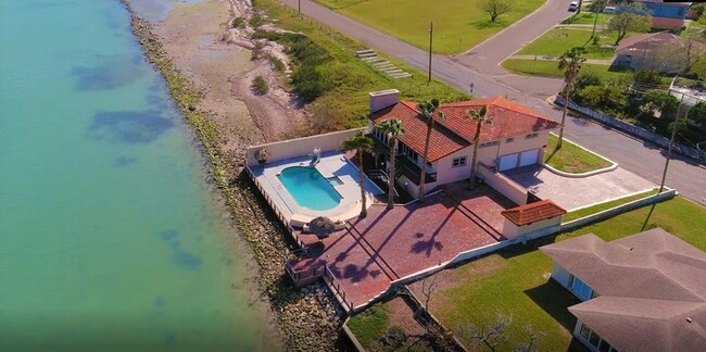 Photo - 602 N Shore Dr E