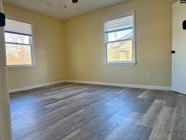 Photo - 1715-1715 Stahl St