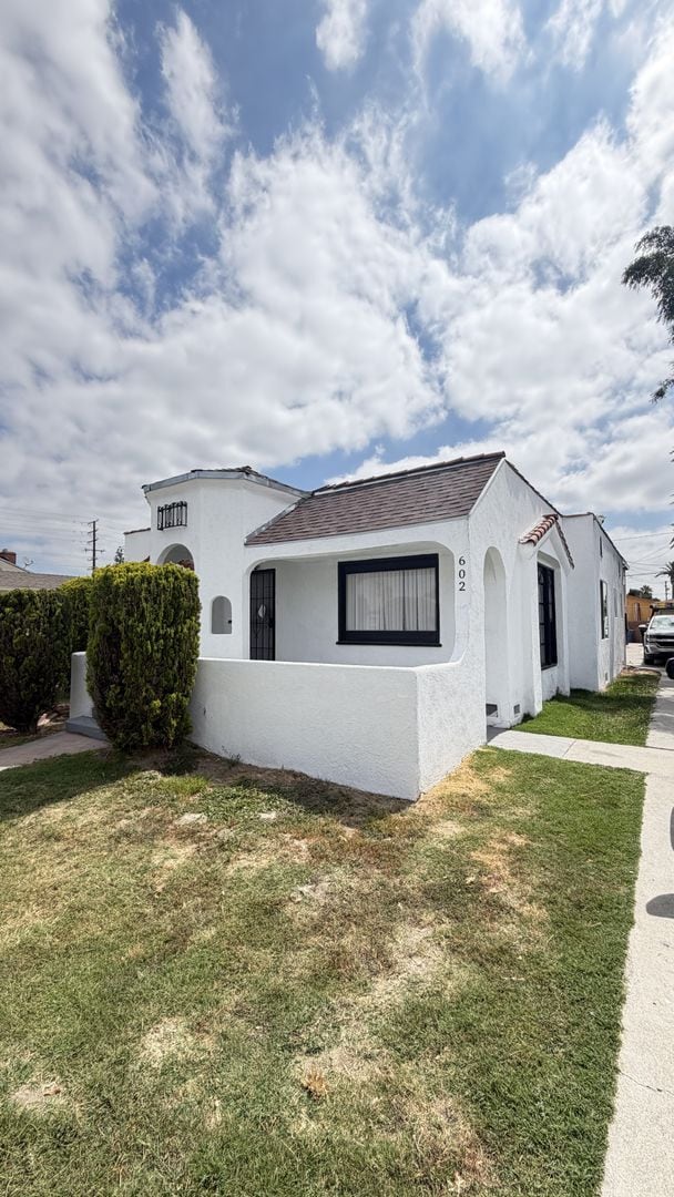 Building Photo - Amazing Triplex in Compton! Unit 602 N Sloan Ave. #B