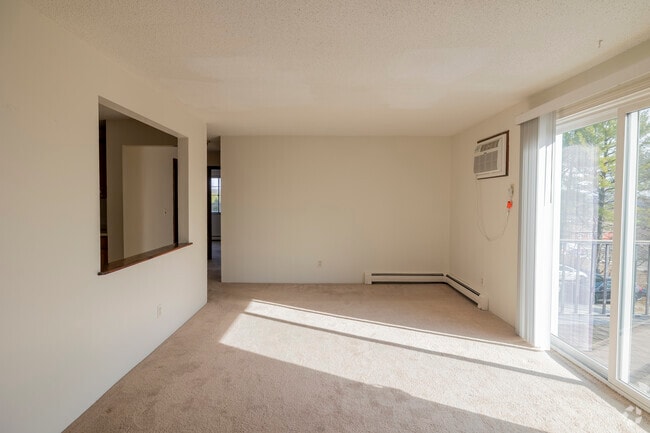2BD, 1BA - 960SF - Living Room