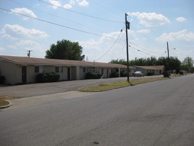 Sundance Apartments - Sundance Apartments