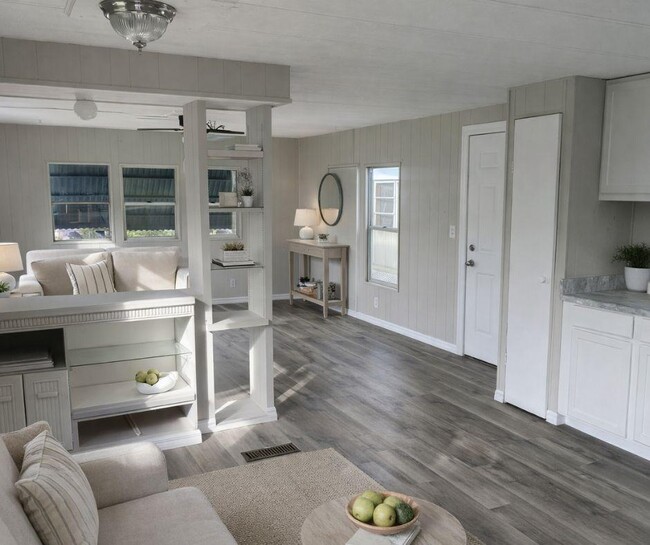 Photo - 1250 Lakeview Dr