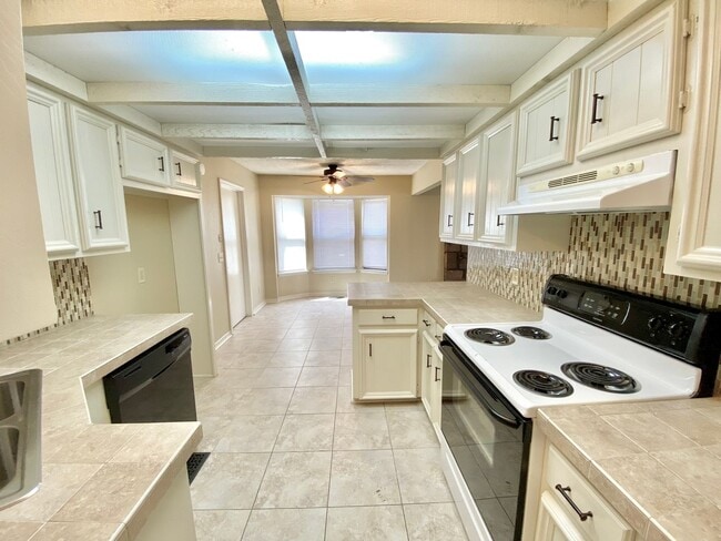 Photo - Comfort and Convenience in the Heart of Jenks
