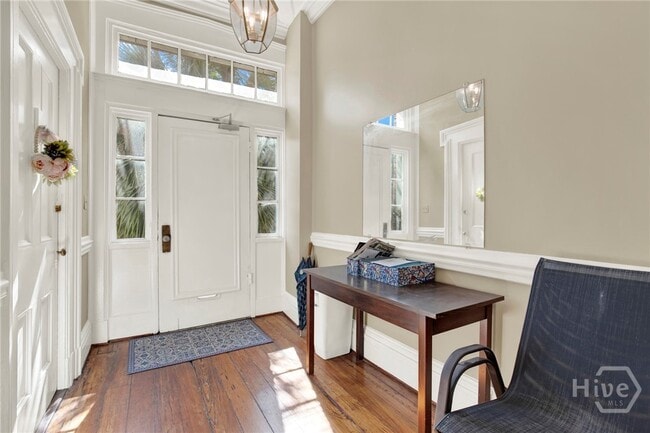 Photo - 32 E Taylor St