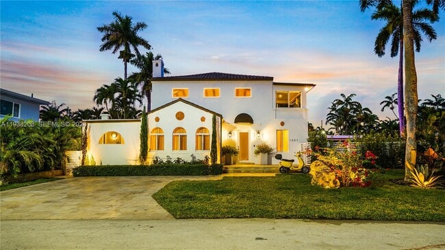 Building Photo - 1201 NE 85th St