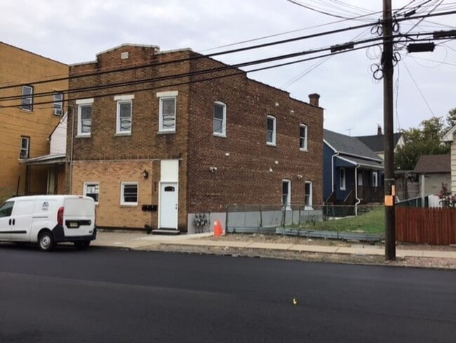 Photo - 688 State St Unit 1